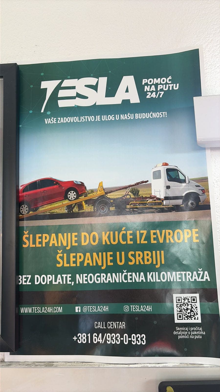Plakat partnera za pomoć na putu — šlepanje vozila 24/7 u Srbiji i iz Evrope